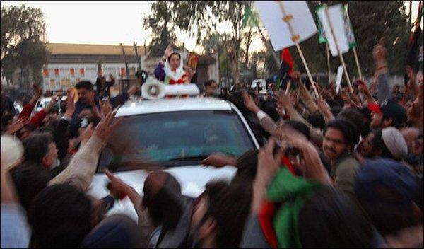 27. 27 Aralık 2007 - Benazir Butto