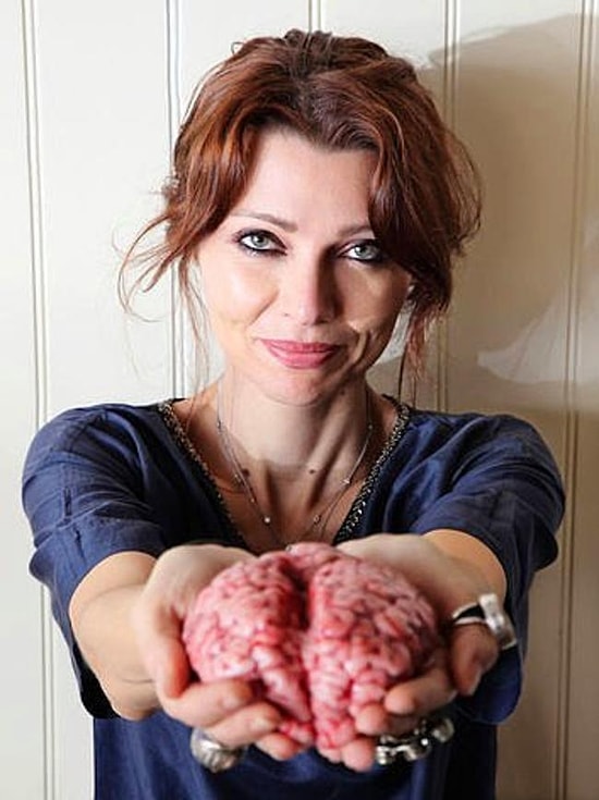 Vejetaryen Olmayı Bırakan Elif Şafak'a Sosyal Medyadan Tepkiler