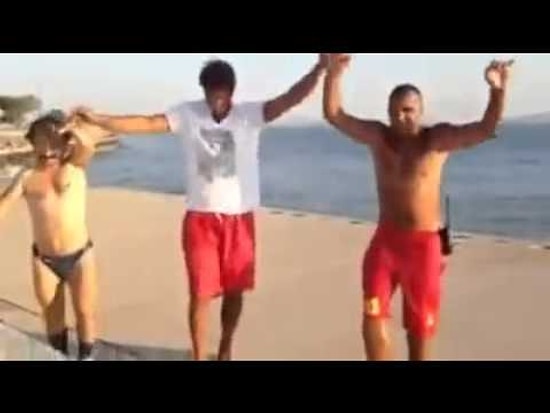 Caddebostan Sahilinde Dans Eden Adamlar