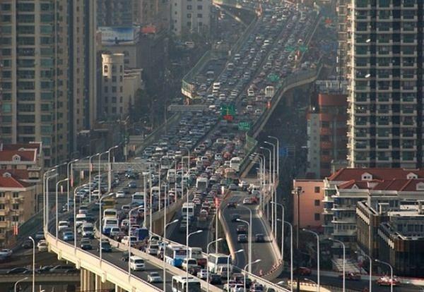 3. Şangay, 12 gün süren ve 100 kilometreye uzanan trafik sıkışıklığıyla, bu konuda dünya rekorunu elinde bulundurmaktadır.