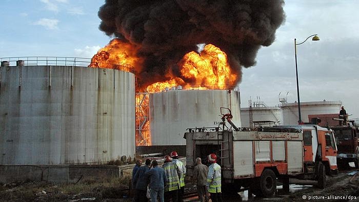 IŞİD'in Suriye'deki Petrol Rafinerileri Vuruldu