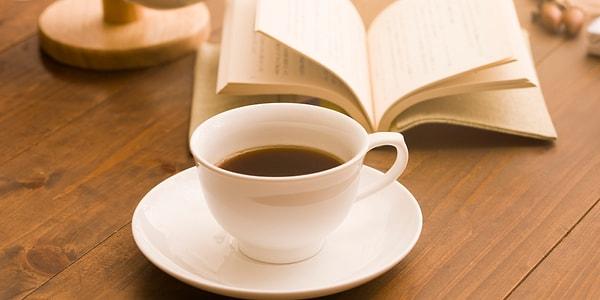 3. Sizin için kitap okurken kahve, çay içmek bir rutin haline gelmiştir.