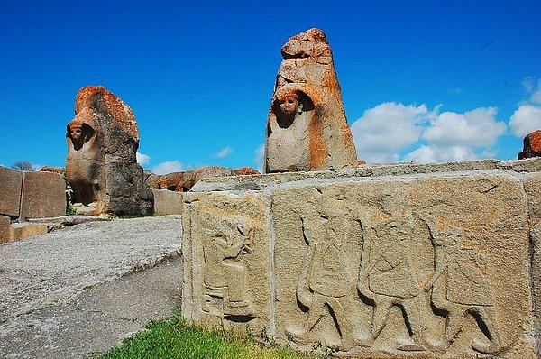 3. En görkemli medeniyetler Anadolu'yu adeta bir açık hava müzesi haline getirmiştir.