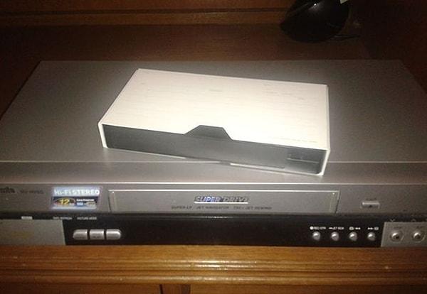 11. VHS oynatıcıya kaset takmanın verdiği his