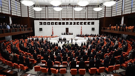 TBMM 25. Dönem'de Binlerce Soru, Yüzlerce Teklif Havada Kaldı