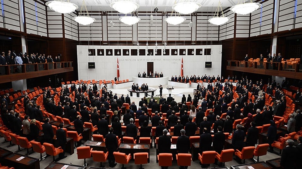TBMM 25. Dönem'de Binlerce Soru, Yüzlerce Teklif Havada Kaldı