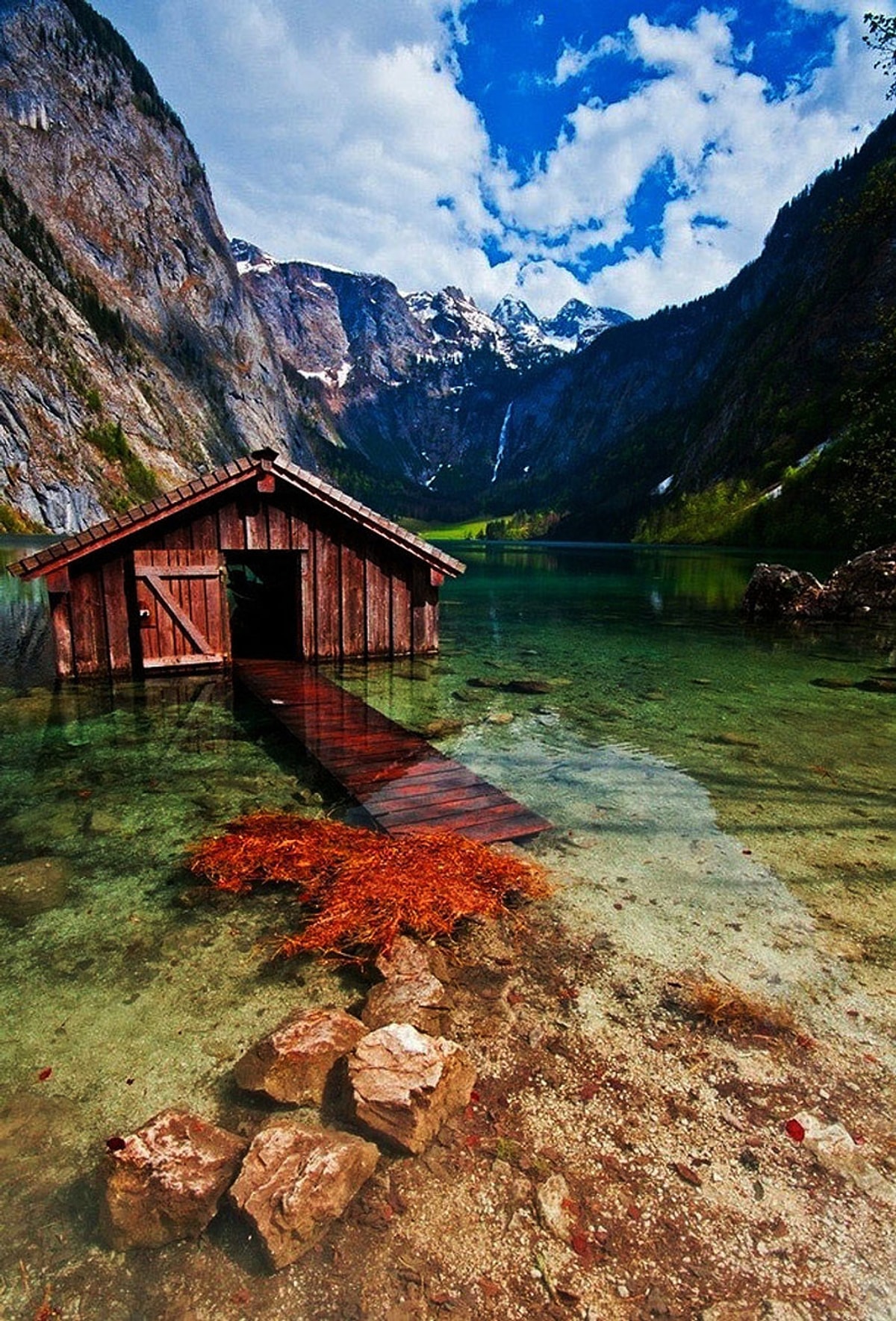 Уникальные фотографии. Озеро Оберзее Германия. Эллинг, озеро Obersee, Германия. Домик на озере Оберзее Германия. Озеро Оберзее камень Гитлера.