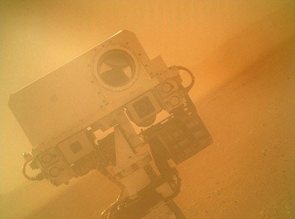46. Meşhur Curiosity, Mars'tan selfie çekerken... (2012)
