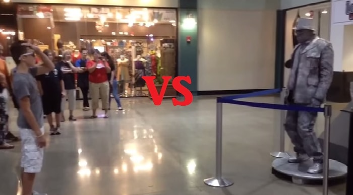 Alışveriş Merkezinde Müşteriyle Heykel Adamın Dubstep Dans Kapışması