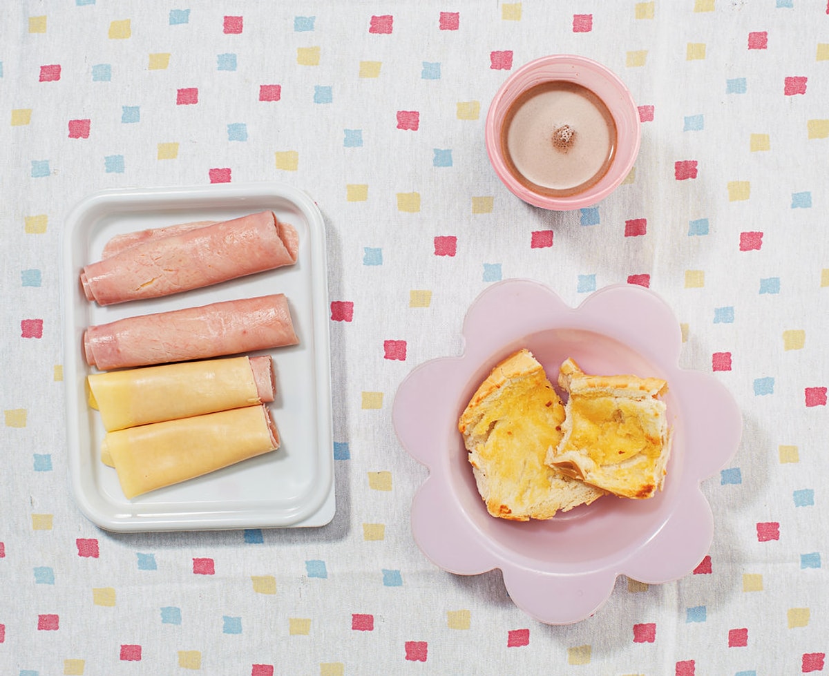 Breakfast baby. Завтрак для детей. Завтрак на 9 детей. Завтрак младенца. Что едят дети на завтрак.