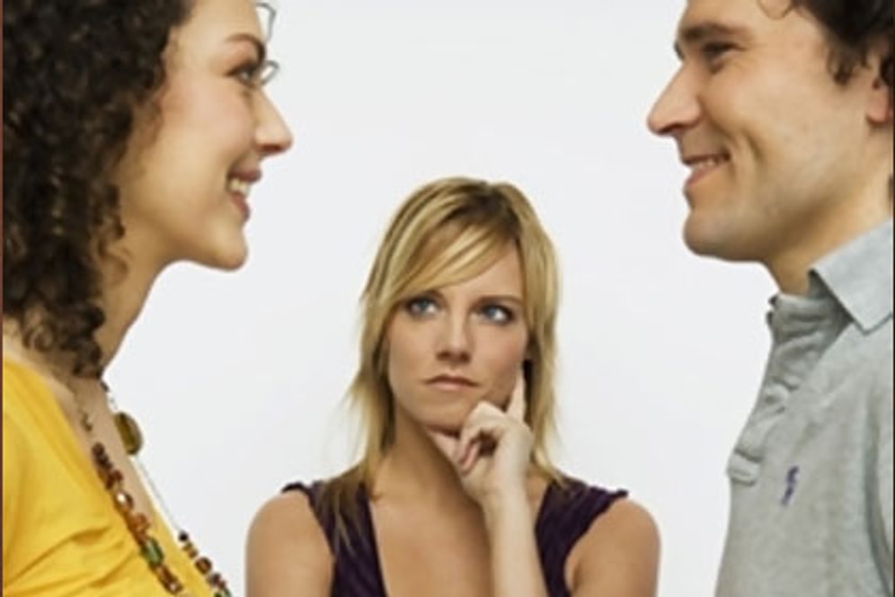 Sevgilimizin Eski Sevgisiyle Kafayı Bozduğumuzu Kanıtlayan 10 Durum