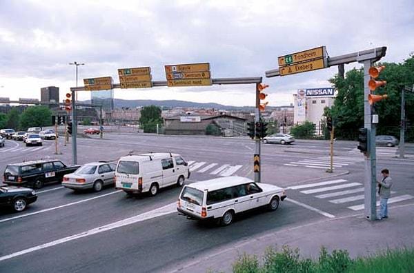 9. Norveç'te trafik diye bir şey yok. Ülke nüfusunun %50sinden daha azızın kendi aracı var sadece.