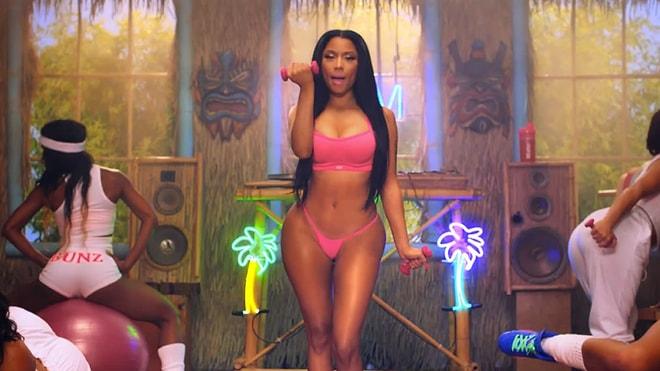 Nicki Minaj'ın Anaconda Şarkısını Duygusal Bir Klip Eşliğinde Okunan Şiir Dinliyor Gibi İzleyin