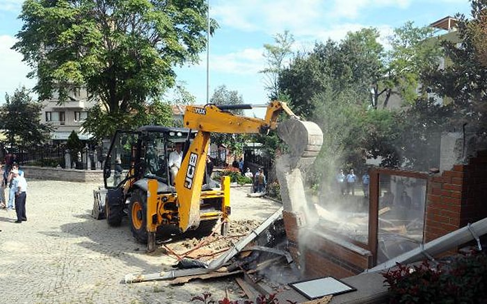 Oruç Baba Türbesi Park Olarak Kalıyor