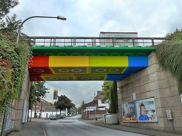 38. Almanya'daki LEGO köprüsü