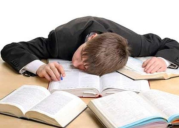 47. Ne zaman sınavlara çalışacak olsanız uykunuz gelir, sınavdan sonra uykunuz açılır.