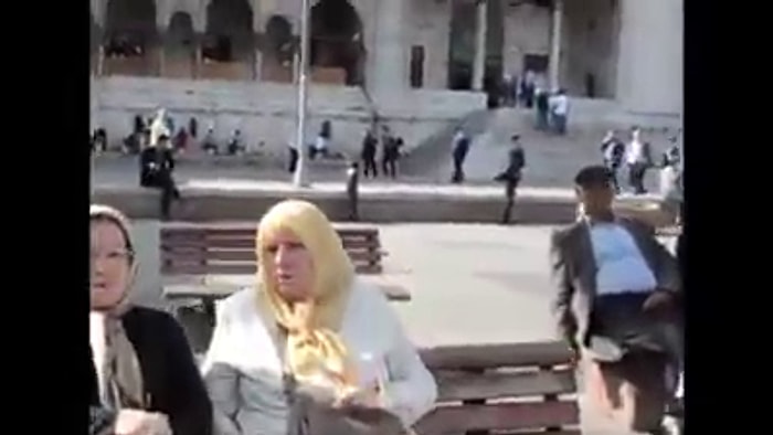 Eminönü'nde Sarılan Bir Çift ve Çevredeki İnsanların Düşünceleri