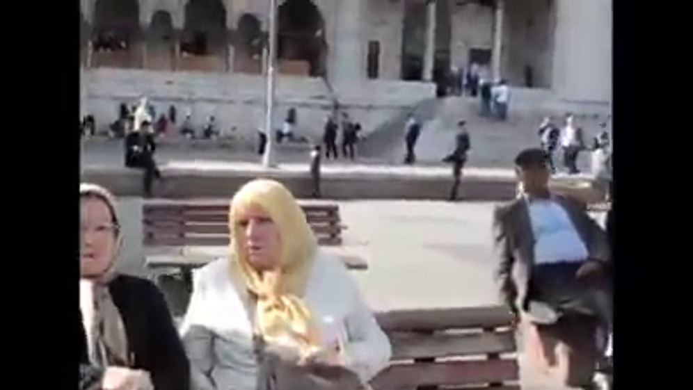 Eminönü'nde Sarılan Bir Çift ve Çevredeki İnsanların Düşünceleri