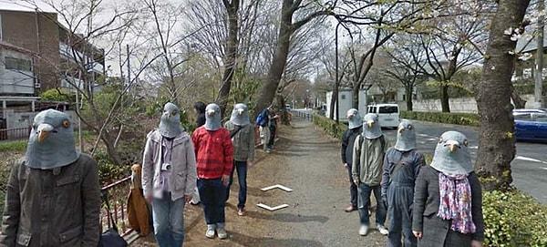 6. Bunlar gerçekten kuş-insanlar mı? Yoksa bu da Google Maps'in oynadığı bir oyun mu?
