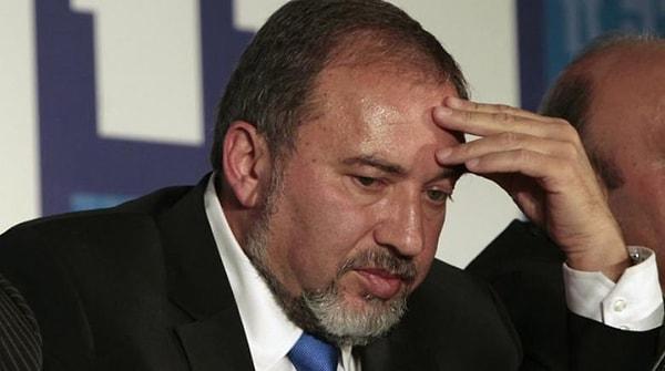9. Hakkında yolsuzluk davası açıldığı için istifa eden Dışişleri Bakanı Avigdor Lieberman