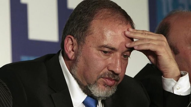 9. Hakkında yolsuzluk davası açıldığı için istifa eden Dışişleri Bakanı Avigdor Lieberman