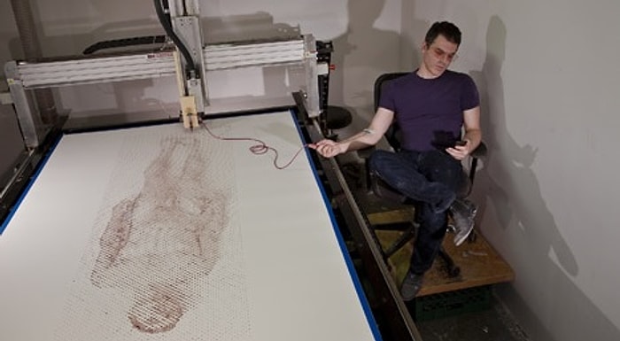 Kendi Kanından Kendi Resmini Yapmak