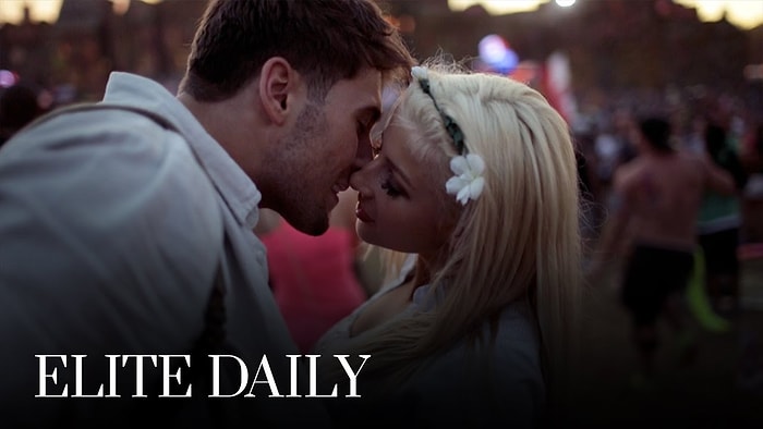 Yaz ve Festivaller Geri Gelmeli: Bir TomorrowWorld Aşk Hikayesi