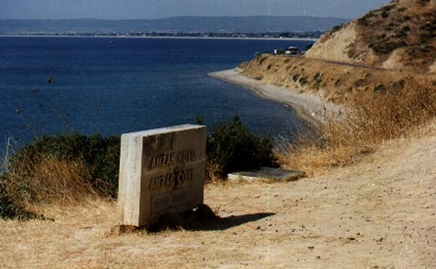 11. Anzak koyu