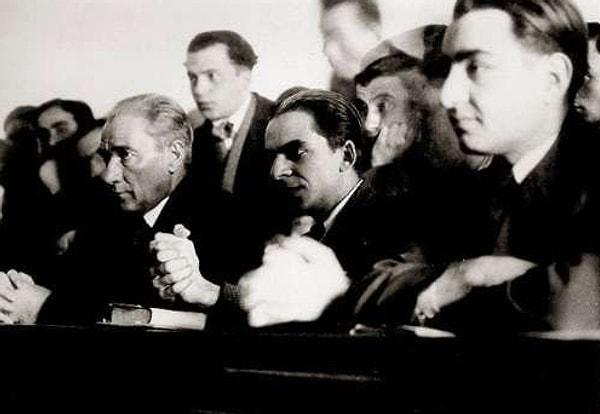 1933 yılında Ankara Erkek Lisesi’ndeki mezuniyet sınavları sırasında sınav heyeti içinde cumhurbaşkanı Mustafa Kemal Atatürk de yer alıyordu.