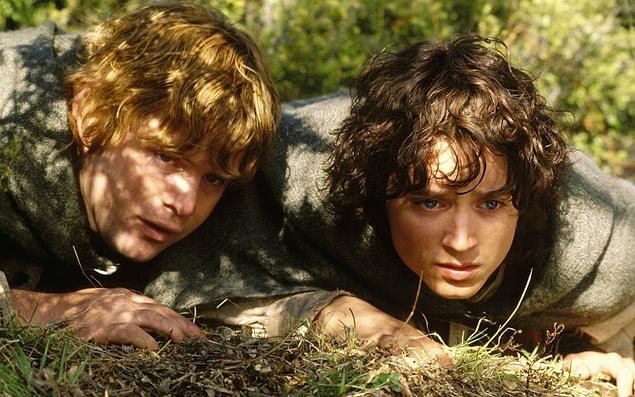 31. Yüzüklerin Efendisi filminden Frodo ve Sam