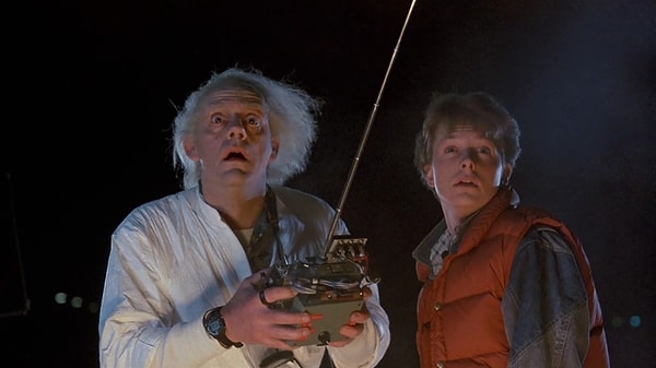 33. Geleceğe Dönüş'ten Marty McFly ve Dr. Emmett Brown