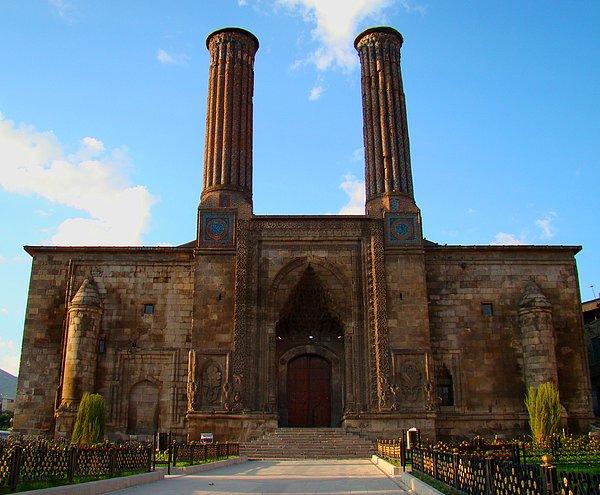 13. Erzurum, Sivas Çifte Minareli Medrese