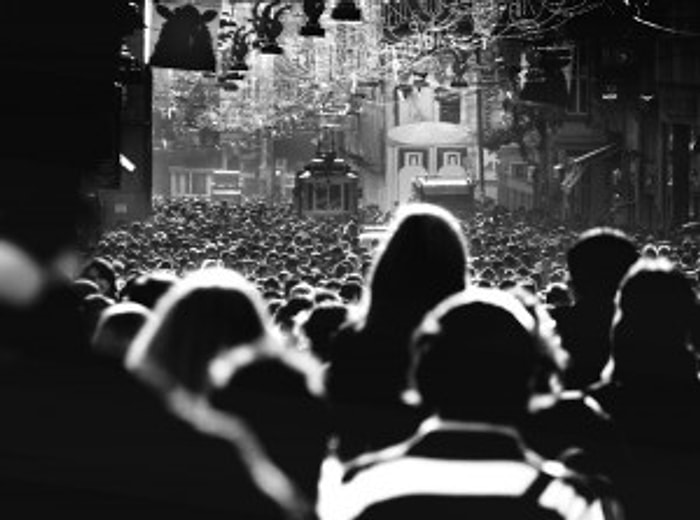 Kalabalığın Ortasındaki Yalnızların Anlayabileceği 10 Şey