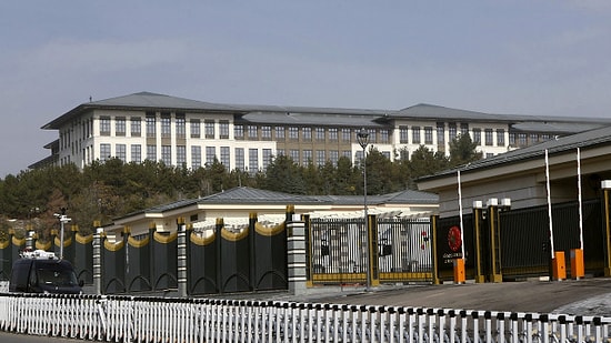 Papa, Ak Saray Ziyaretini İptal Etmeyecek