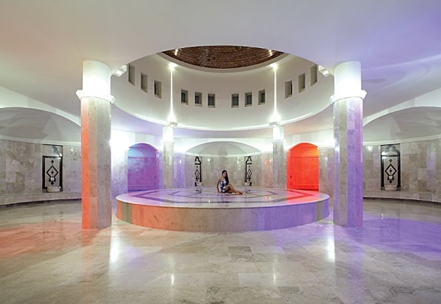 3. RADISSON BLUE-ÇEŞME