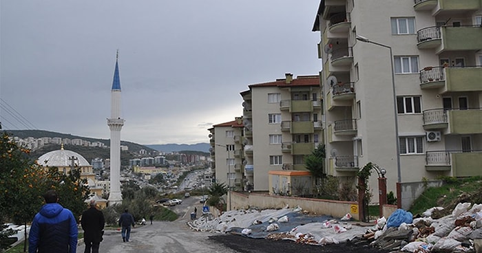 Kuşadası'nda Toprak Kayması: 63 Daire Mühürlendi