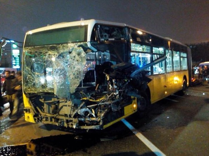 Metrobüs ile Minibüs Çarpıştı: 1 Ölü