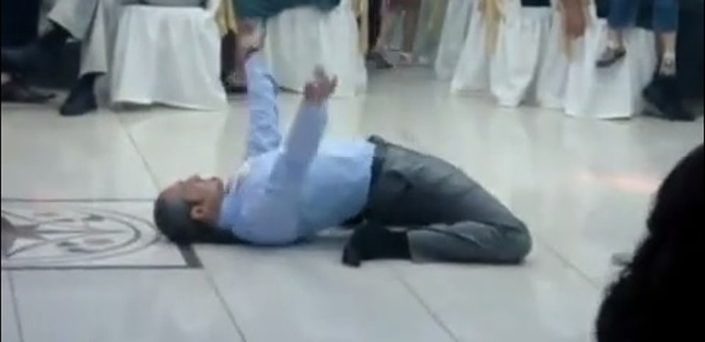 Düğünde Yılandan Daha Güzel Kıvrılan Takım Elbiseli Abi