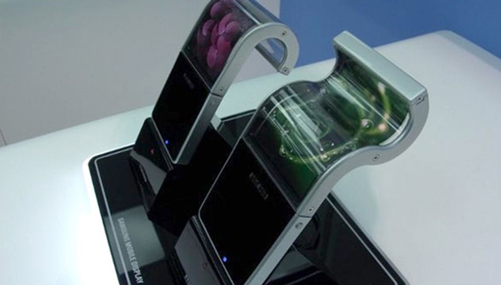 Samsung'dan Katlanan Ekranlı Telefon