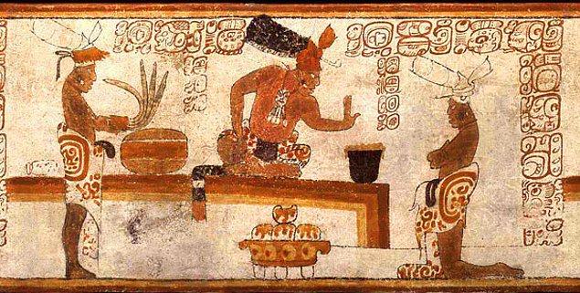 5. Mayalar, kakao hasadının zengin olması için insan kurban ederlerdi.