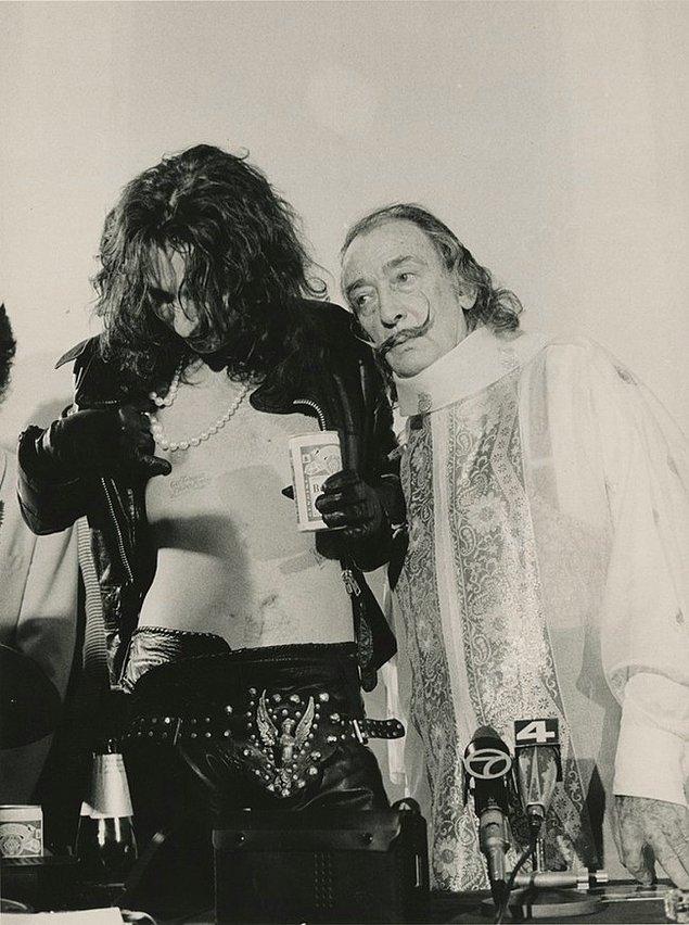 32. Alice Cooper ve Salvador Dali. New York, A.B.D, 1973.