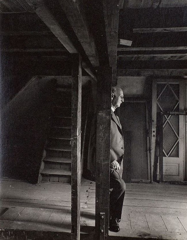 45. Anne Frank'ın Babası ve ailesinin hayatta kalan tek üyesi olan Otto Frank, Nazilerden saklandıkları tavan arasını tekrar ziyaret ederken. 3 Mayıs 1960.