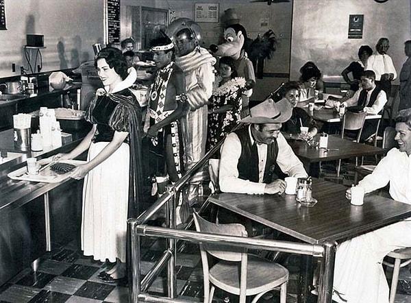 18. Disneyland'ın çalışanlarına özel kafeteryası, 1961.
