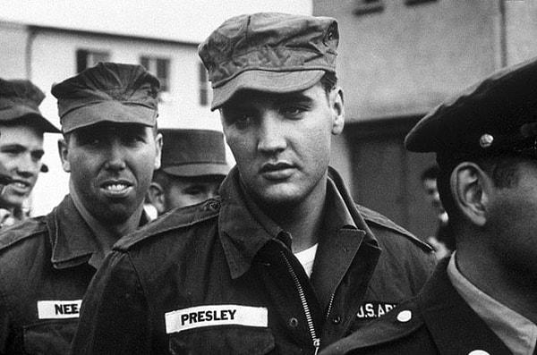 25. Elvis Presley ordudayken,