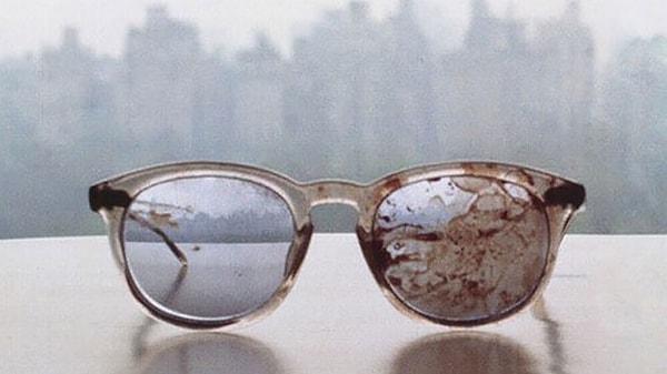 39. Suikaste uğradığı sırada John Lennon'ın gözünde bulunan gözlükler, 1980.