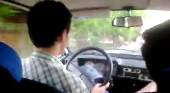 Acemi Şoförün Araba Sürmeyi Öğrenirken Kaza Yapması