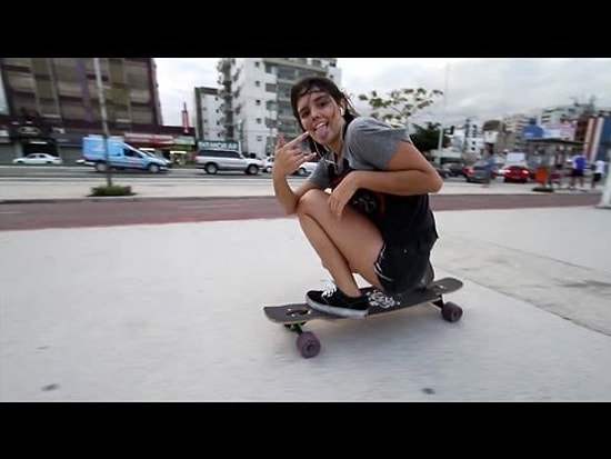 KayKay'ı Dans Tahtası Olarak Kullanan Kız