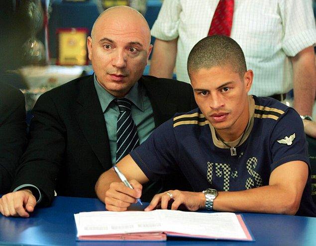 2. 2004 yılında 5 milyon euro karşılığında Fenerbahçe'ye transfer oldu.