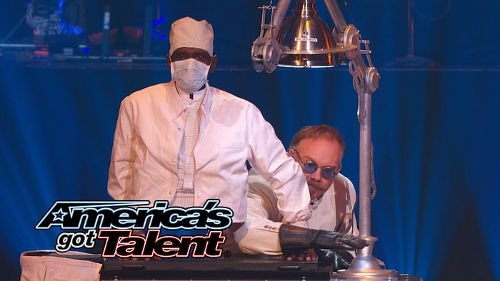 Amerika'nın Yetenek Yarışmasına Katılan İllüzyonistin Akıllara Durgunluk Veren Şovu