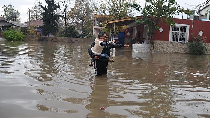 Antalya'da Şiddetli Yağış Yüzünden Okullar 1 Gün Tatil